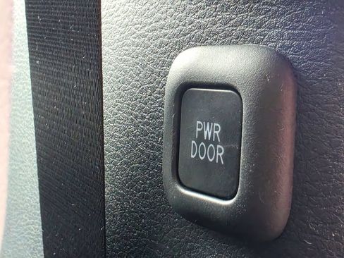Used 2026 Toyota Sienna XLE FWD image 68