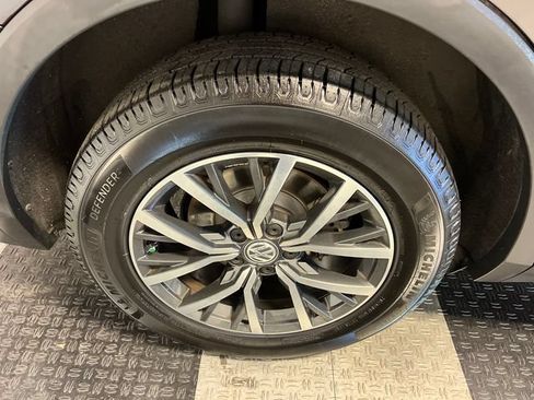 Used 2018 Volkswagen Tiguan SE w/ Panoramic Sunroof Package FWD image 14