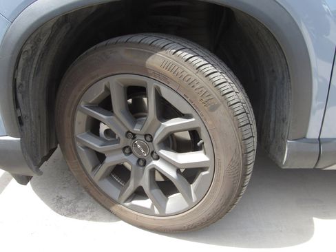 Used 2024 Honda Pilot Touring image 5