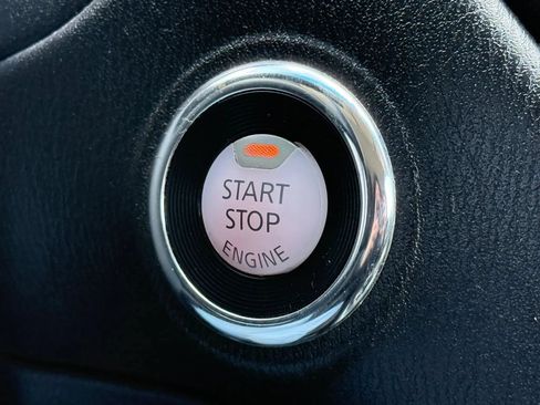 Used 2015 Nissan Pathfinder SV FWD image 26