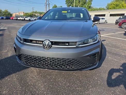 Used 2025 Volkswagen Jetta Sport FWD image 2