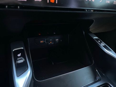 Used 2025 Kia Sorento S w/ Panoramic Sunroof Package FWD image 17