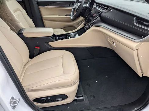 Certified 2023 Jeep Grand Cherokee Limited AWD/4WD image 28