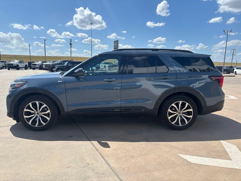 Used 2025 Ford Explorer ST-Line w/ Premium Package RWD image 4