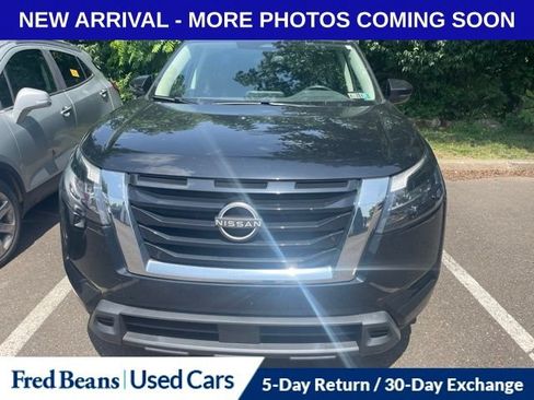 Used 2024 Nissan Pathfinder SV AWD/4WD image 2