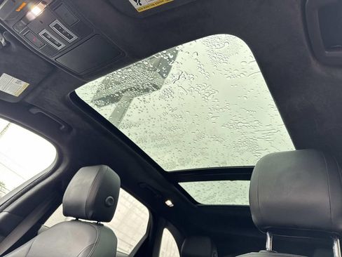 Used 2020 Jaguar F-PACE Premium image 32