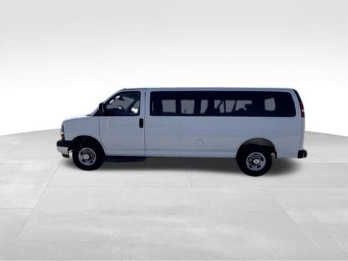 Used 2025 Chevrolet Express 3500 LT w/ LT Preferred Equipment Group RWD image 3