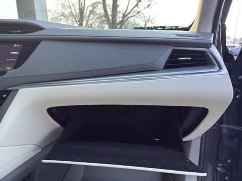 Used 2017 Cadillac XT5 Luxury w/ Driver Awareness Package image 33