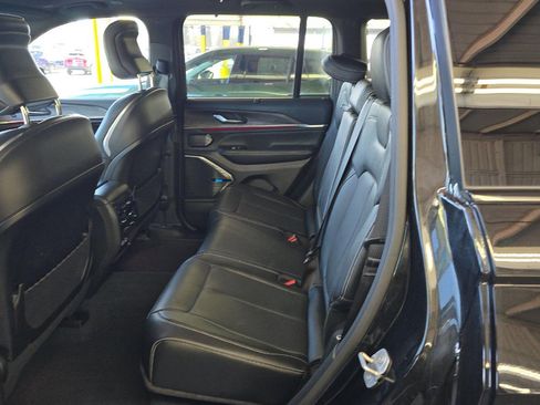 Used 2022 Jeep Grand Cherokee Overland w/ Advanced Protech Group III image 10