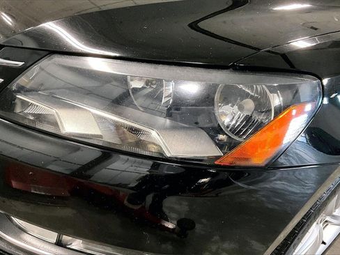 Used 2013 Volkswagen Passat TDI SEL Premium image 27