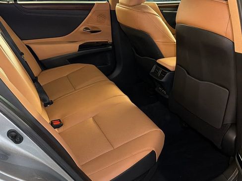 Certified 2025 Lexus ES 300h w/ Premium Package FWD image 13