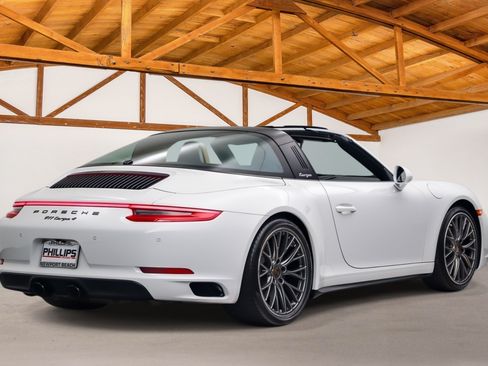Used 2019 Porsche 911 Targa 4 AWD/4WD image 7