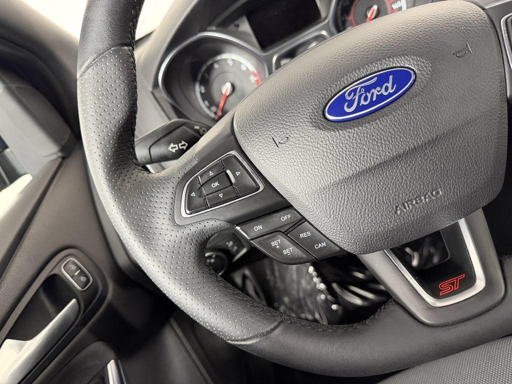 Used 2018 Ford Focus ST FWD image 29
