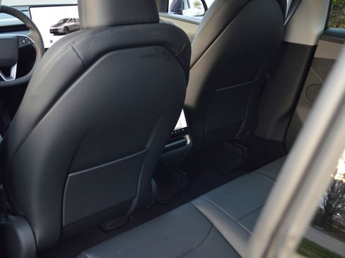 Used 2026 Tesla Model Y 2WD image 29