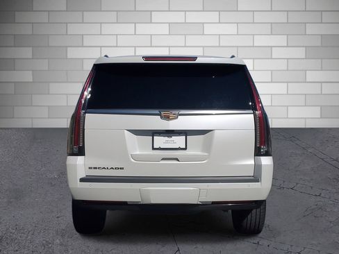 Used 2018 Cadillac Escalade Platinum image 4