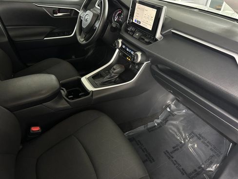 Used 2025 Toyota RAV4 XLE FWD image 15