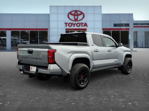 Certified 2024 Toyota Tacoma SR5 AWD/4WD image 6