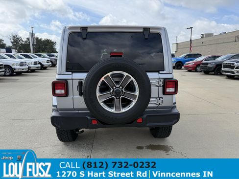 Used 2018 Jeep Wrangler Unlimited Sahara image 7