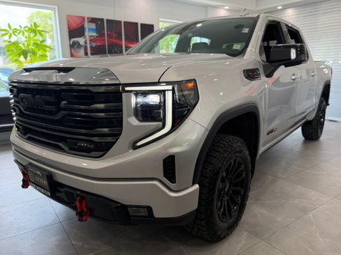 Used 2022 GMC Sierra 1500 AT4 w/ AT4 Preferred Package AWD/4WD image 3