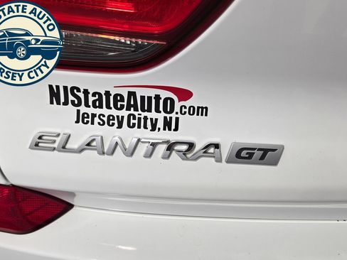Used 2018 Hyundai Elantra GT FWD image 28