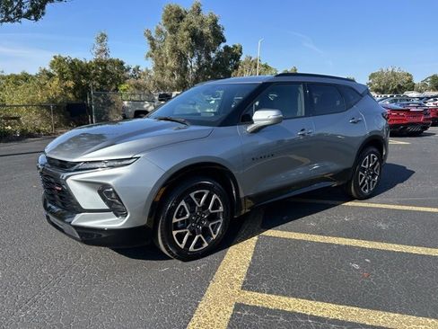 Certified 2025 Chevrolet Blazer RS image 3