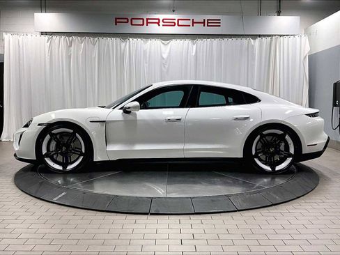 Used 2022 Porsche Taycan image 2