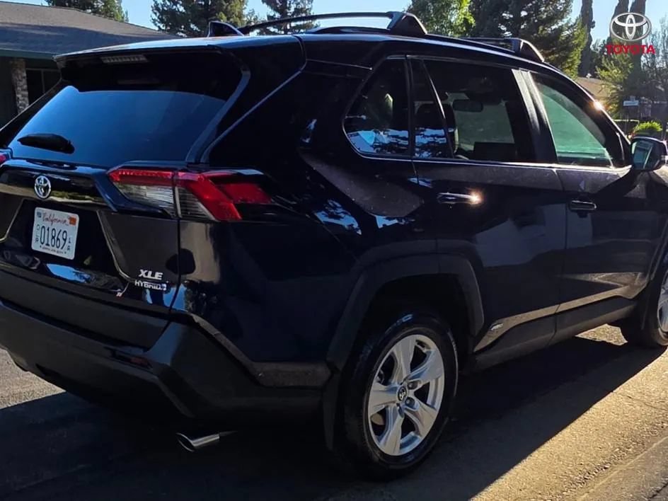 Used 2020 Toyota RAV4 XLE w/ Convenience Package AWD/4WD image 10