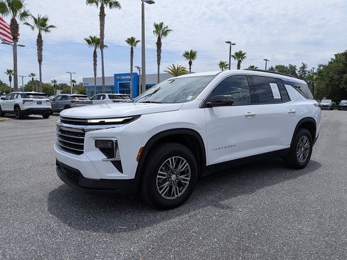 Certified 2025 Chevrolet Traverse LT FWD image 7