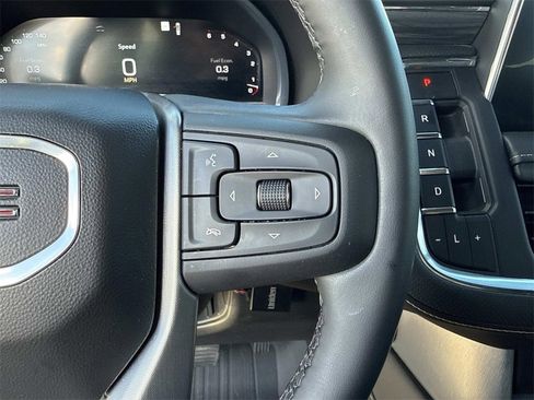 Used 2023 GMC Yukon SLT w/ SLT Luxury Package image 17
