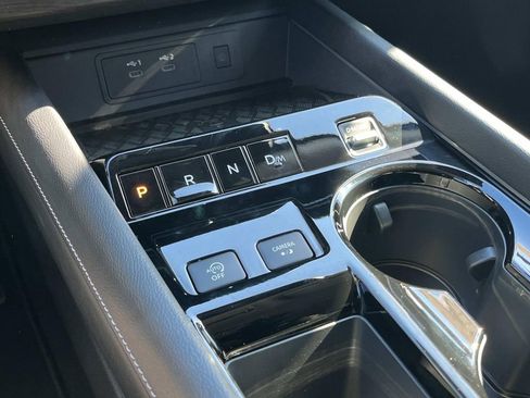 Certified 2025 Nissan Murano SV image 39