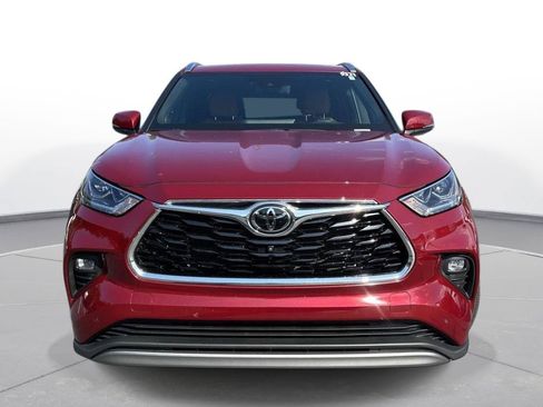 Used 2026 Toyota Highlander Platinum AWD/4WD image 3