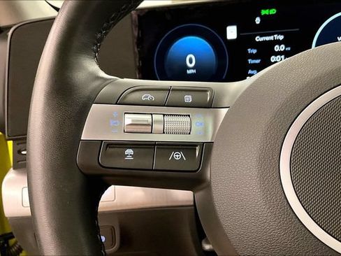 Used 2025 Hyundai Kona Limited FWD image 27