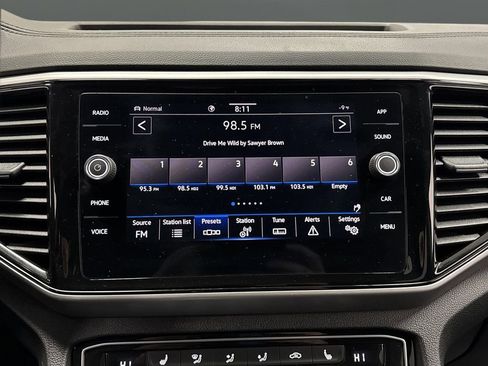 Used 2022 Volkswagen Atlas Cross Sport SE image 17