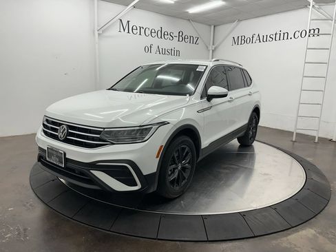 Used 2024 Volkswagen Tiguan SE w/ MDO Package, Two-Row AWD/4WD image 3