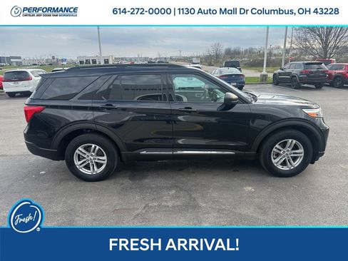 Used 2021 Ford Explorer XLT image 3