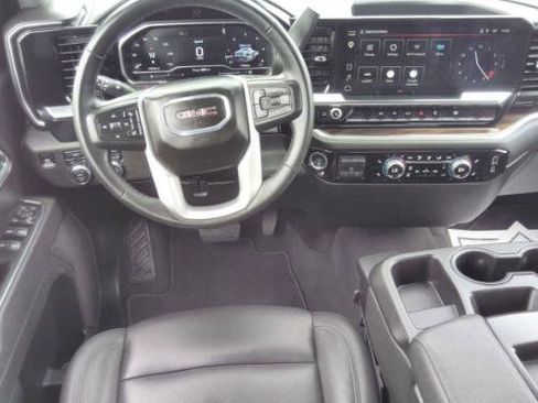 Used 2025 GMC Sierra 1500 SLT AWD/4WD image 10