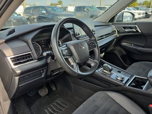 Used 2024 Mitsubishi Outlander SE FWD image 16