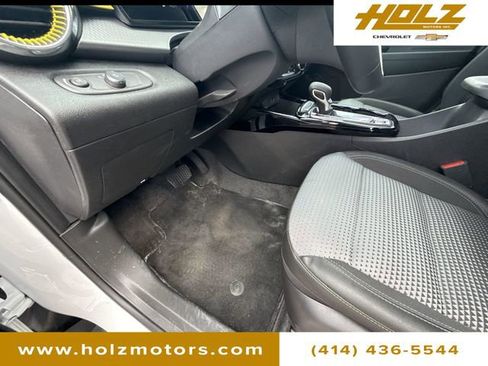 Certified 2025 Chevrolet Trax LT w/ Driver Confidence Package image 34