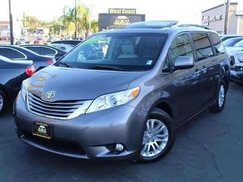 Used 2016 Toyota Sienna XLE FWD image 41