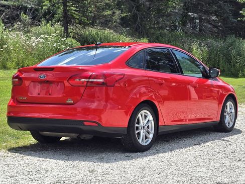 Used 2016 Ford Focus SE w/ SE Cold Weather Package FWD image 9