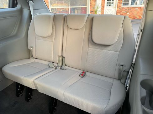 Used 2018 Kia Sedona L image 29