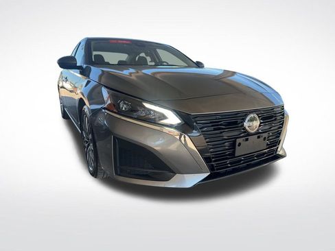 Certified 2023 Nissan Altima 2.5 SV image 3