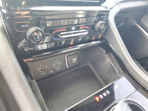 Used 2022 Jeep Grand Cherokee L Laredo image 24