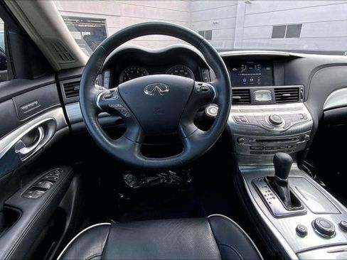 Used 2018 INFINITI Q70 Luxe AWD/4WD image 4
