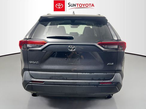 Used 2021 Toyota RAV4 XLE Premium FWD image 5