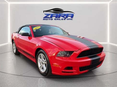 Used 2013 Ford Mustang Convertible RWD image 9