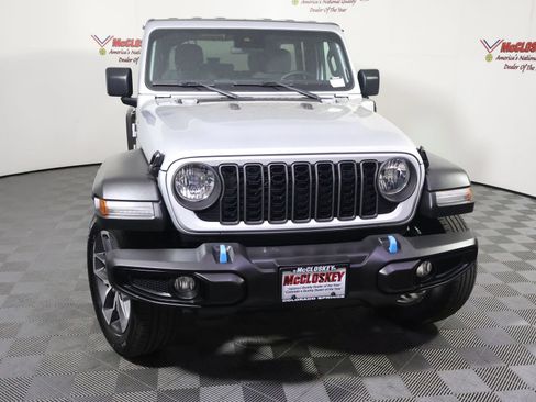 Used 2024 Jeep Wrangler Unlimited AWD/4WD image 13