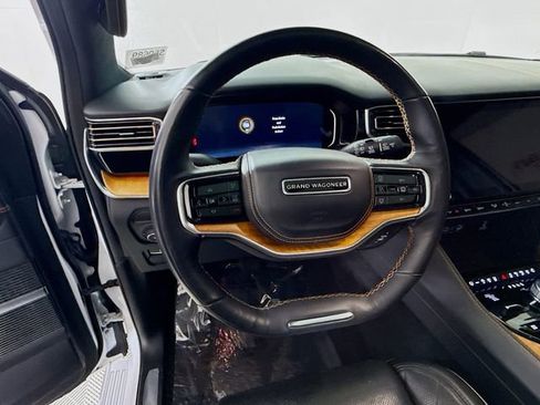Used 2023 Jeep Grand Wagoneer Series III image 11