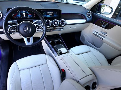 Used 2021 Mercedes-Benz GLB 250 4MATIC w/ Premium Package image 7