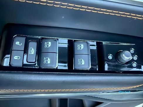 Used 2022 Jeep Grand Wagoneer Series III image 27